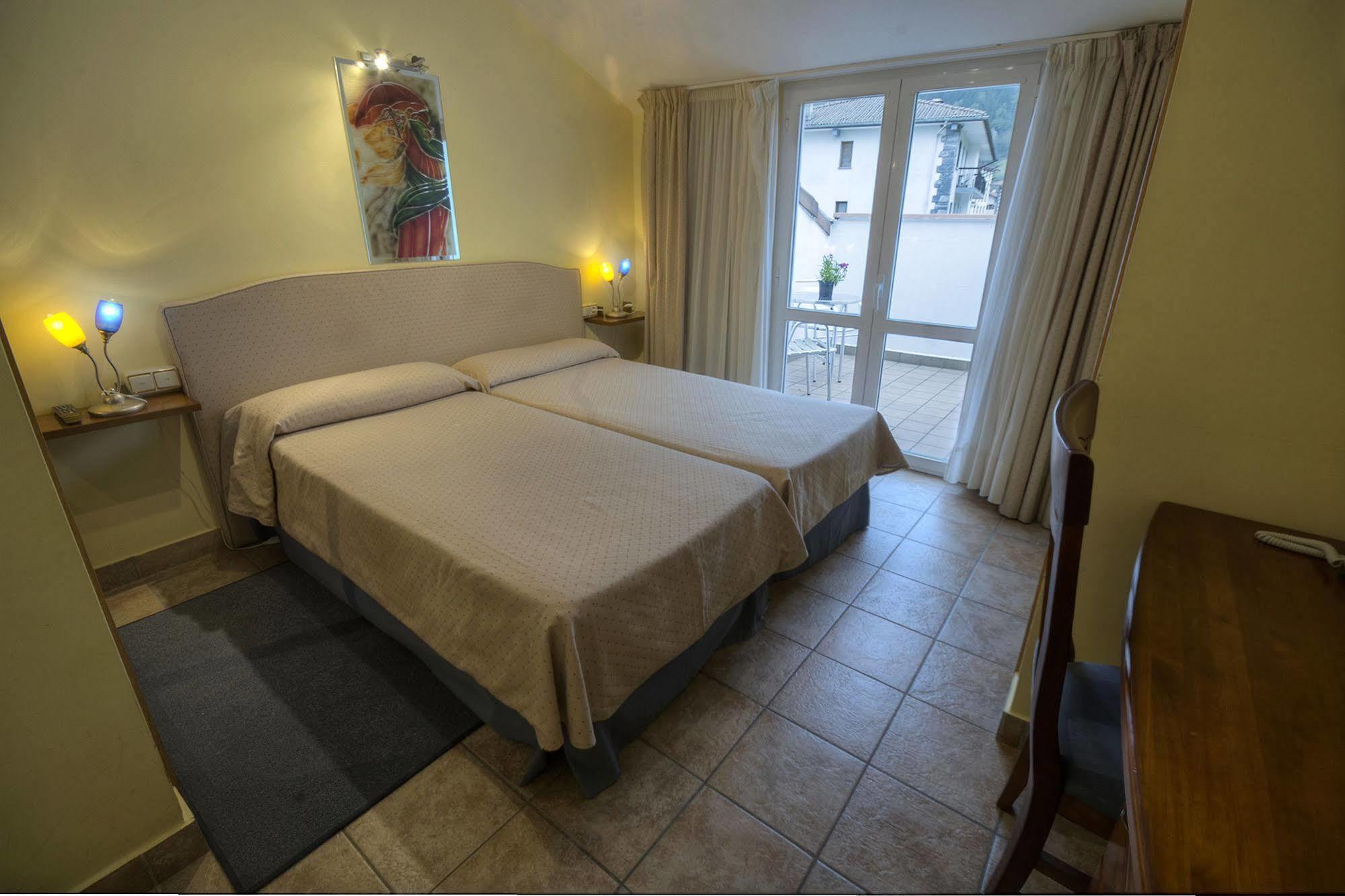 Hostal Jai Alai Leitza  Exterior foto